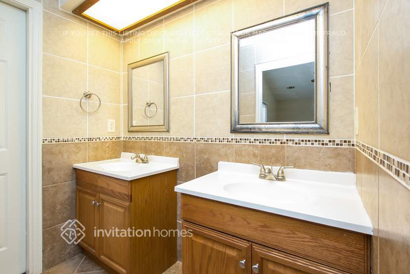 Building Photo - 2080 Hunters Cove Dr