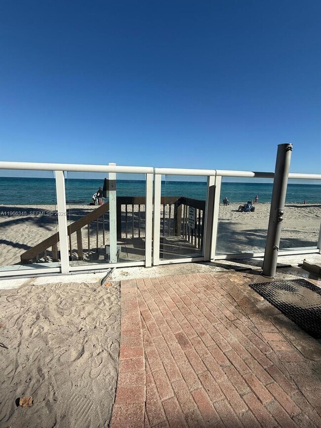 Building Photo - 3001 S Ocean Dr