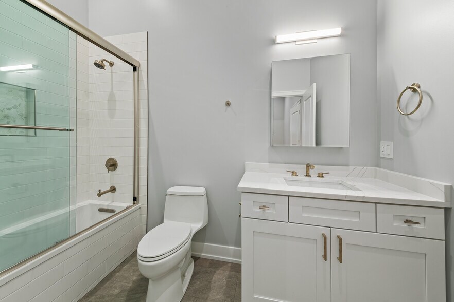 Building Photo - 1349 N Noble St