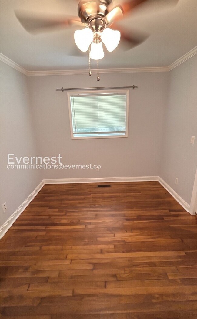 Building Photo - 2 Bed/1 Bath Home with Garage / Available Soon!