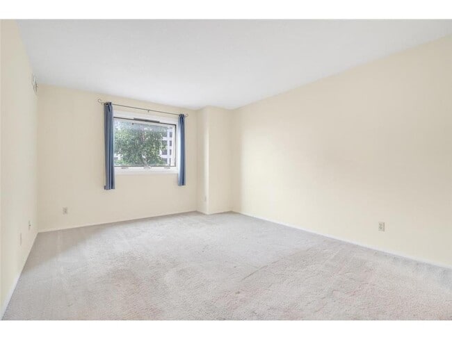 Building Photo - 66 9th St E