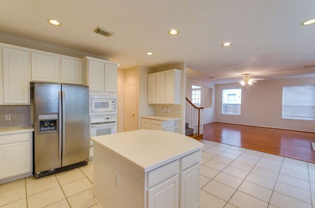 Building Photo - Spacious 5-Bedroom Home in Brazos Landing!