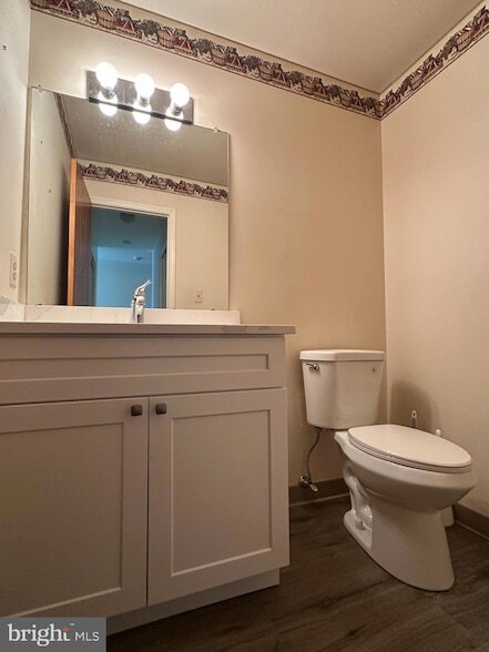 Building Photo - 25 Green Meadow Ct