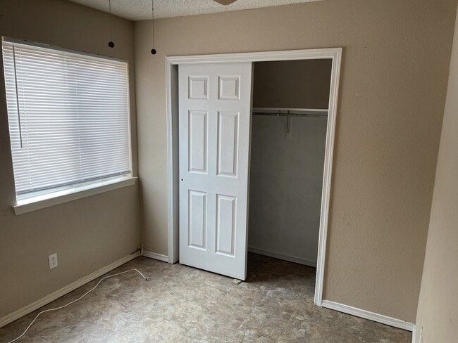 Building Photo - 729 Linda Johnson Ave