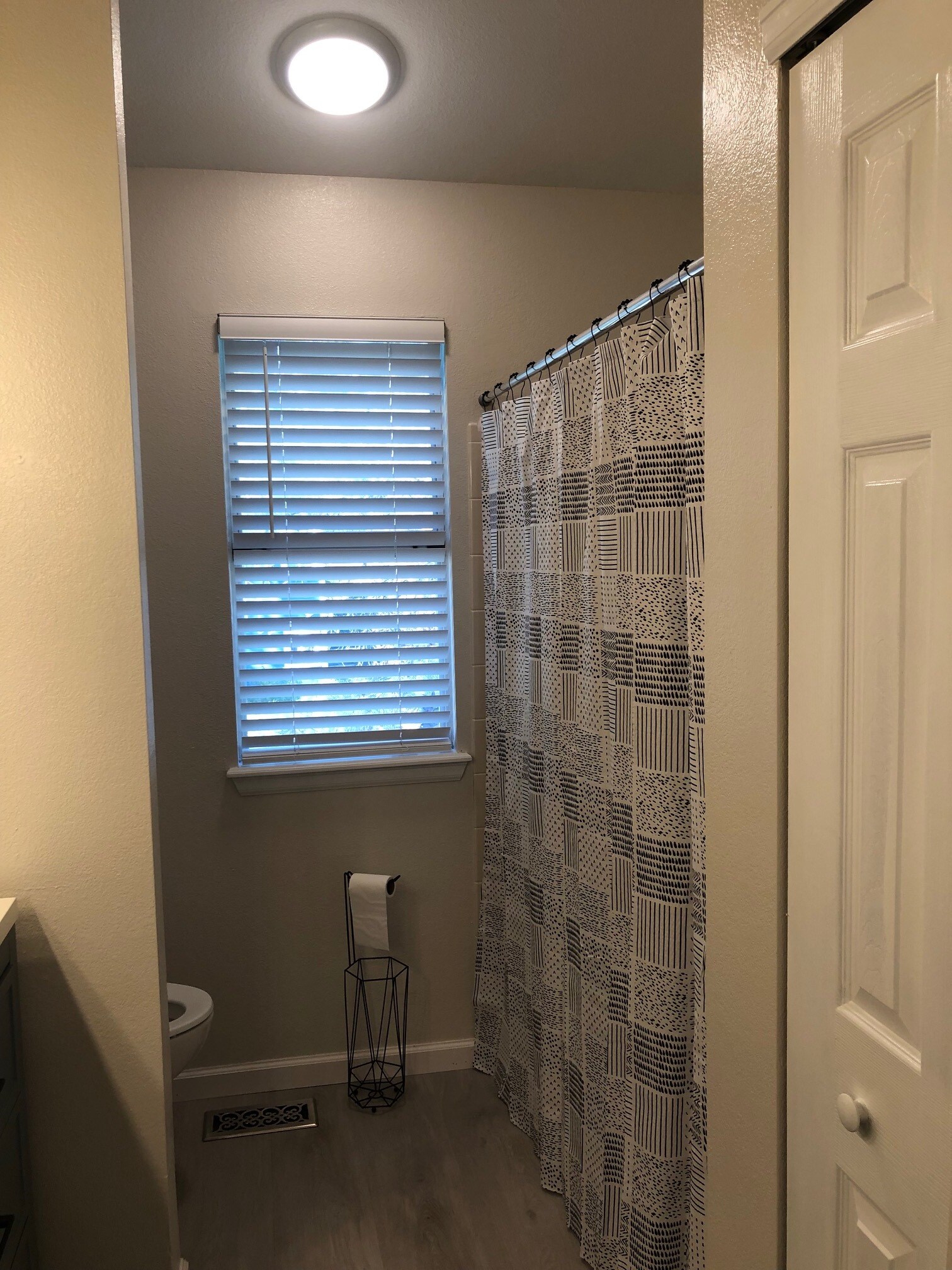 Building Photo - 5870 S Rock Creek Dr