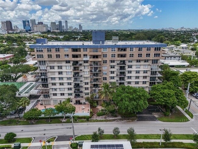 Building Photo - 1625 SE 10th Ave