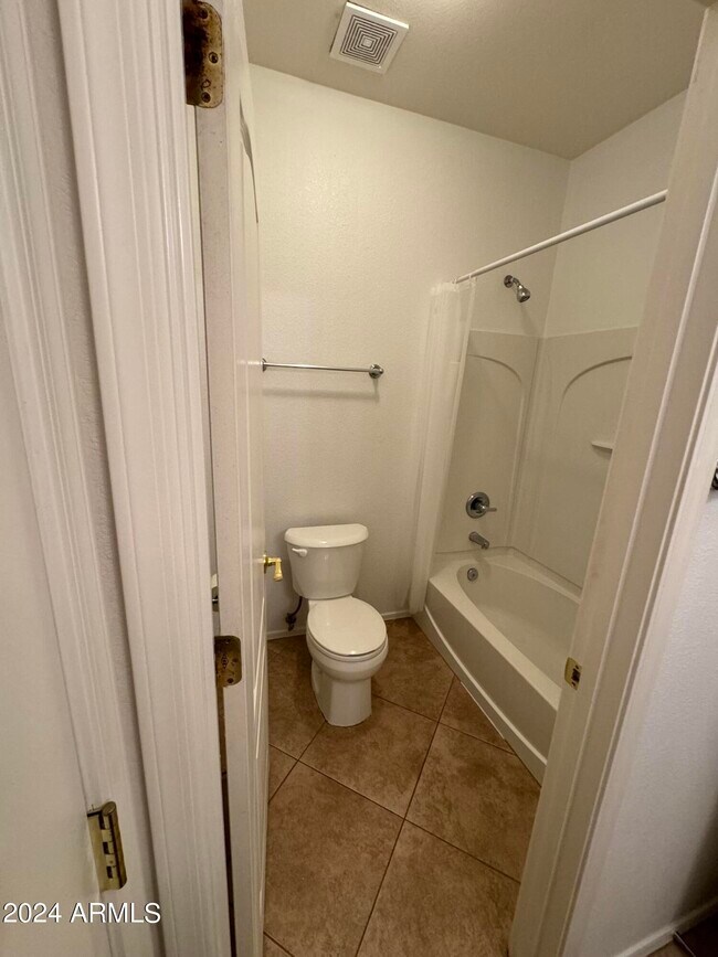 Building Photo - 7206 N 88th Ln