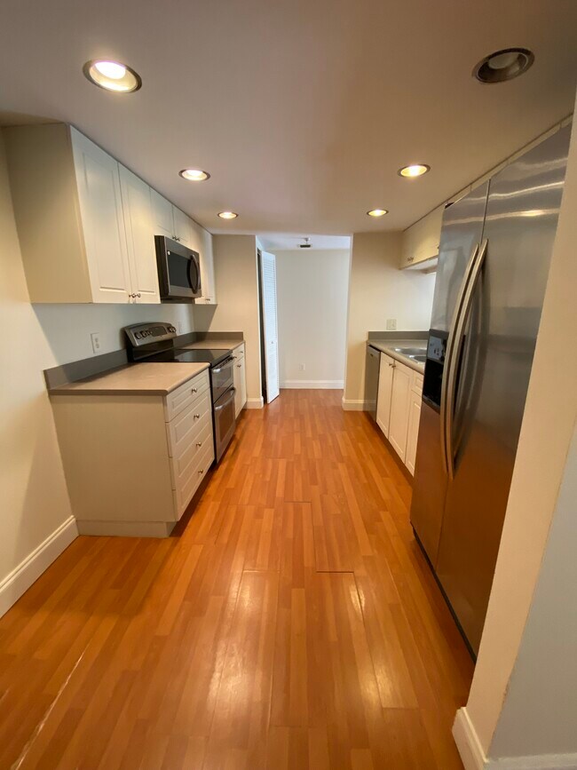 Building Photo - 820 Lavers Cir