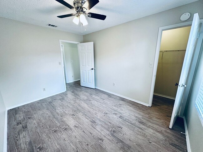 Building Photo - 379 Fantail Loop