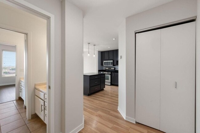 Building Photo - 929 Portland Ave