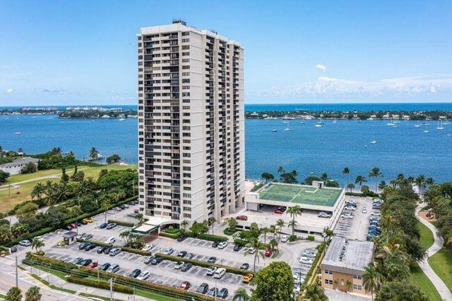 Building Photo - 5600 N Flagler Dr