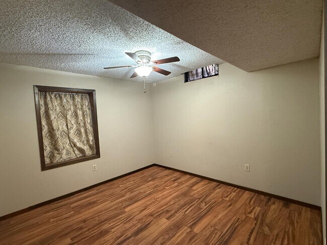 Building Photo - 5902 W Franklin St