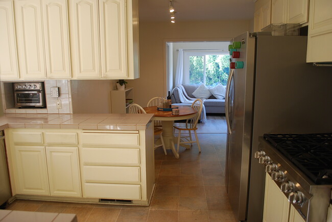 Open plan Kitchen, breakfast, sun room - 5 Coronet Way