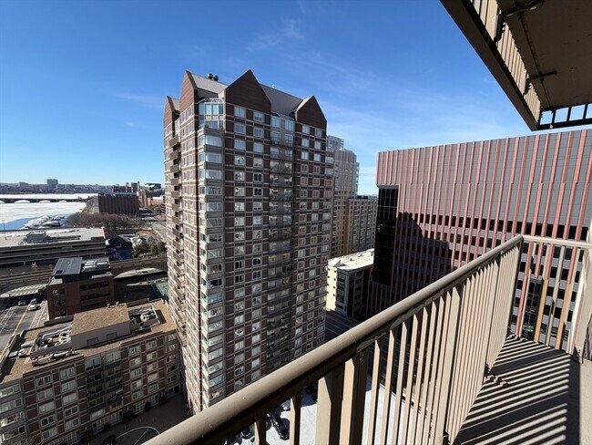 Building Photo - 10 Museum Way