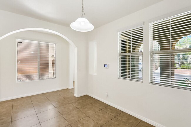 Building Photo - Nicely Upgraded Mountains Edge Gated Commu...