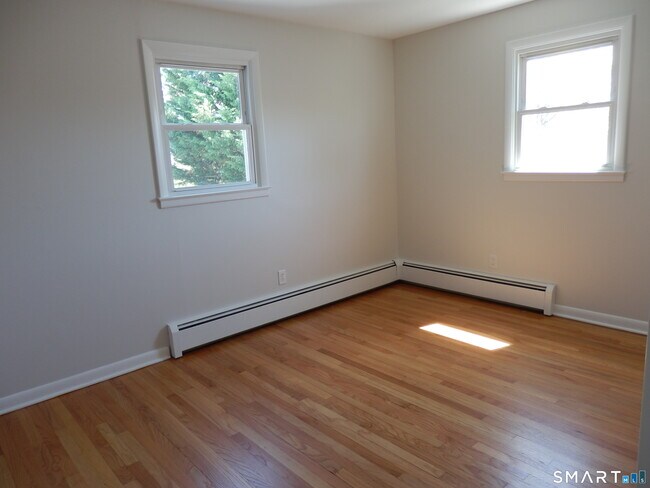 Building Photo - 306 Grovers Ave