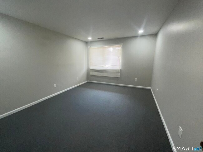 Building Photo - 471 Whalley Ave