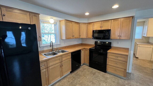 Building Photo - Conventional Style 3 BR Single Family Home...