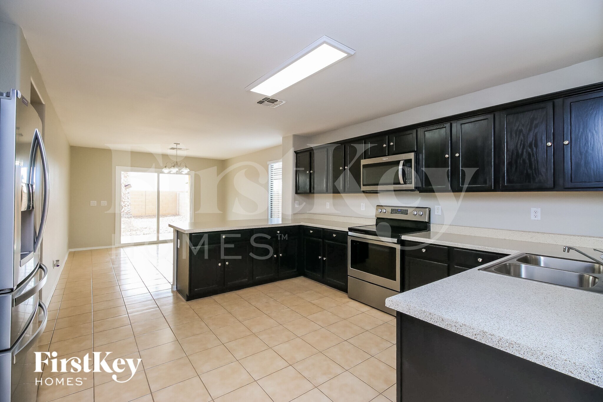 Building Photo - 941 E Leslie Ave