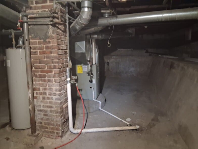 Building Photo - 1729 N Woodford St