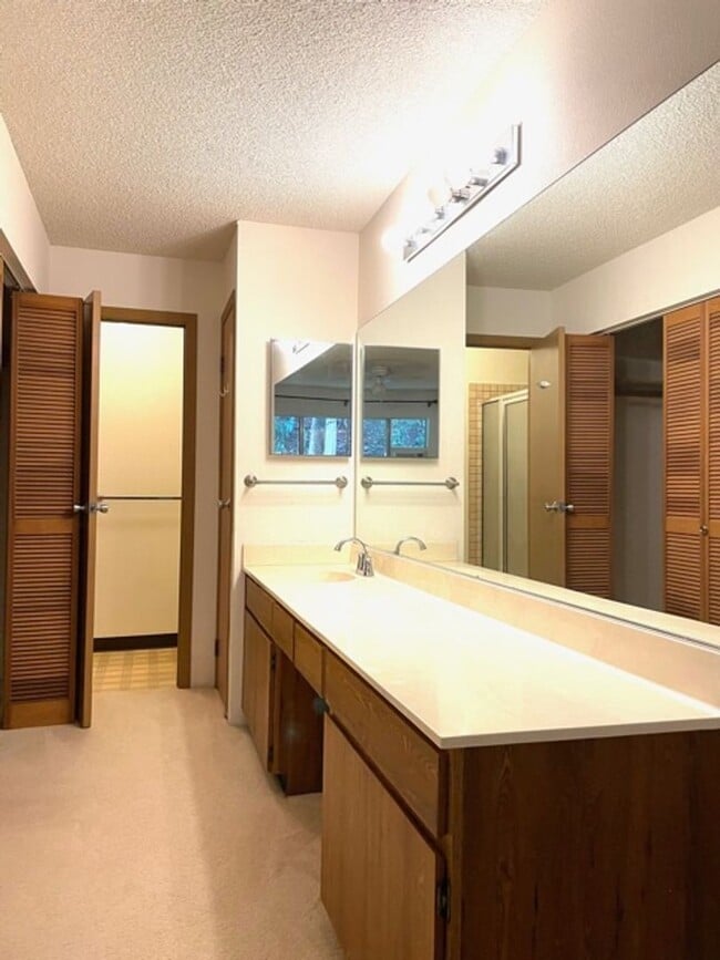 Building Photo - 2 Bedroom, 2 Bathroom, 2 Parking (Newtown ...