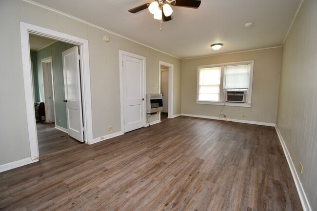 Building Photo - Walking Distance to LA Tech!