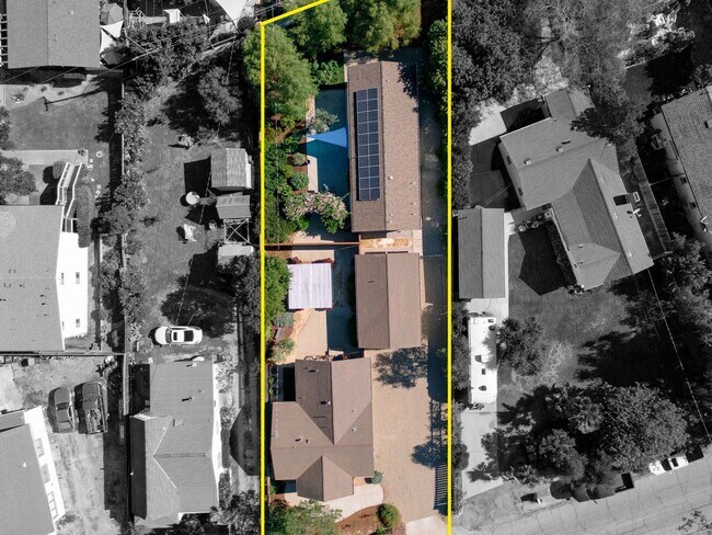 Building Photo - Beautiful Two Bedroom/Two Bathroom Home with Large Yard