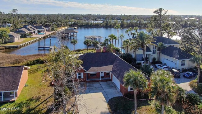 Building Photo - 816 W 8th St Cir