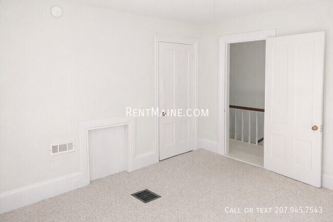 Building Photo - 92 Fling St