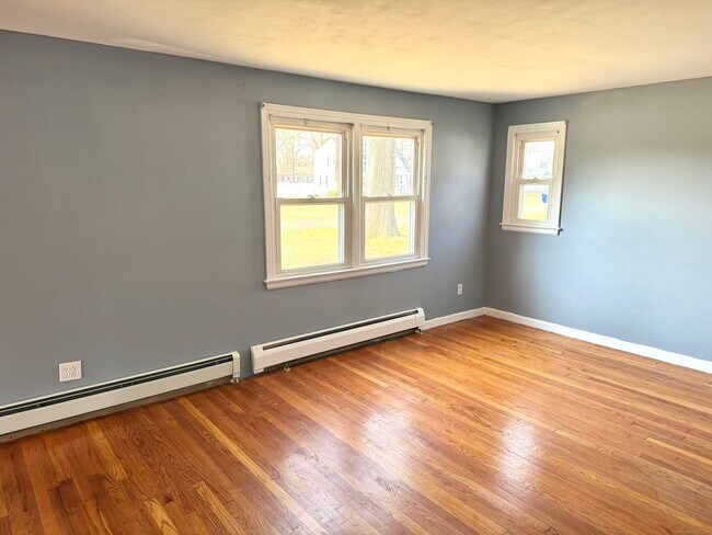 Building Photo - 482 Ash Dr