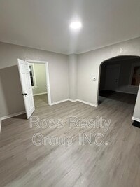 Building Photo - 1527 Tecumseh St