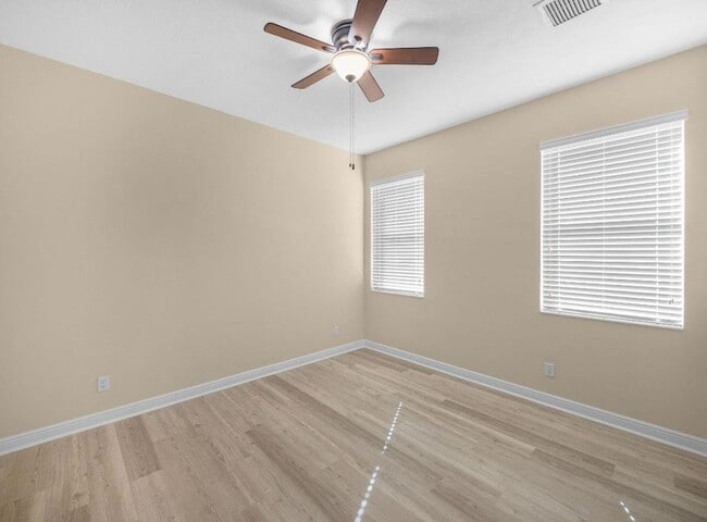 Building Photo - 12115 SW Bennington Cir