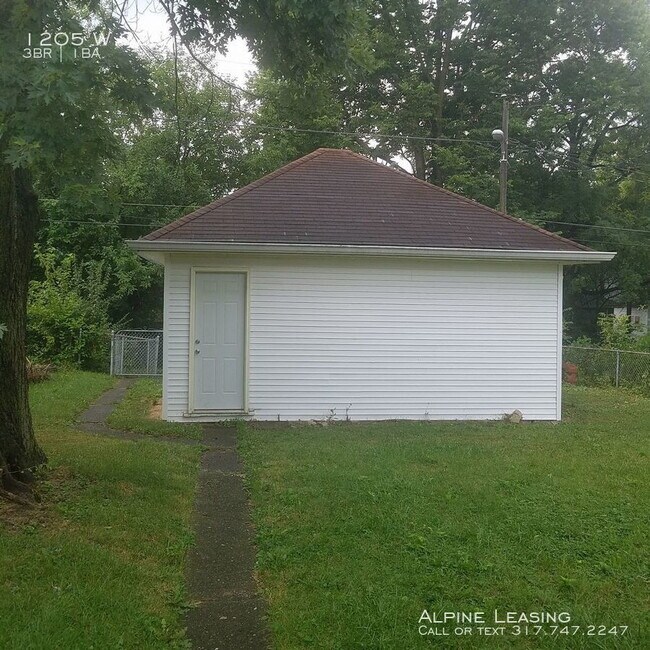 Building Photo - Northwest!!