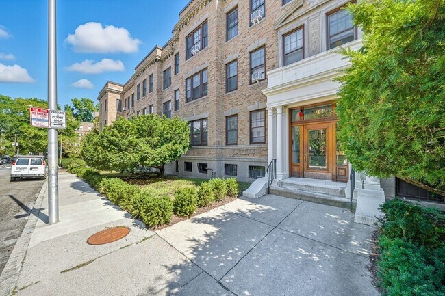 Building Photo - 4 Crawford St