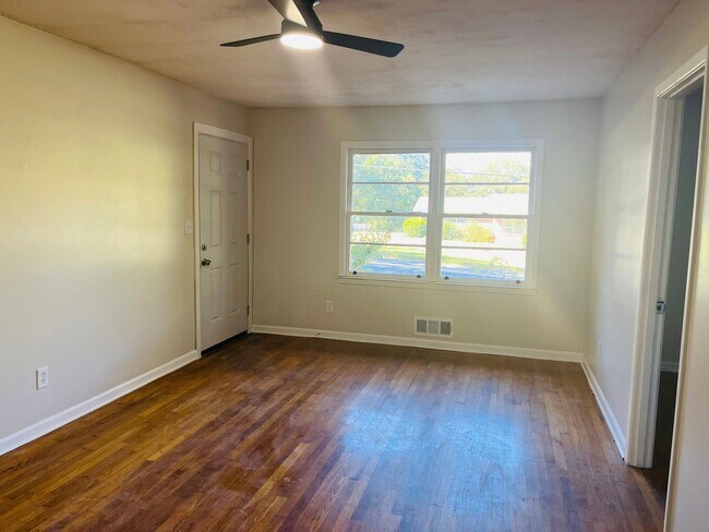 Building Photo - 531 Locke St