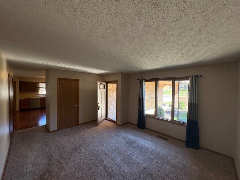 Building Photo - 7333 McSmith Ln