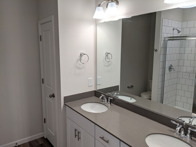 Building Photo - 3 BEDROOM TOWNHOME DOWNTOWN CONCORD-GREENW...