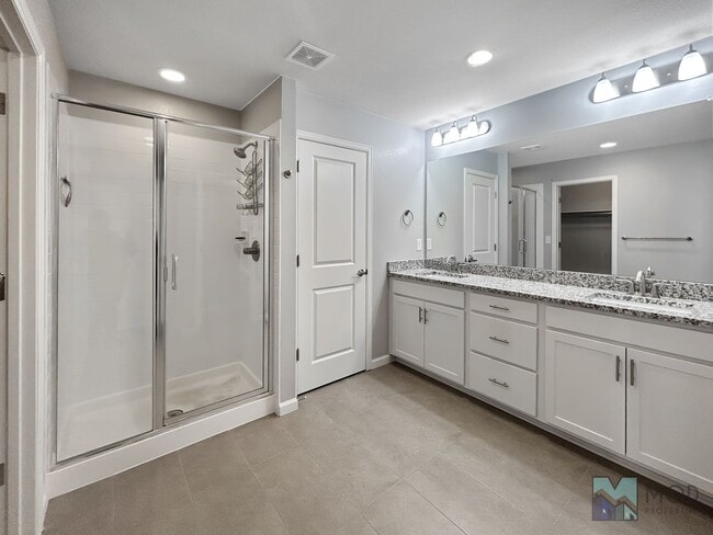 Building Photo - $0 DEPOSIT OPTION. SPACIOUS 4-BEDROOM, 3.5...