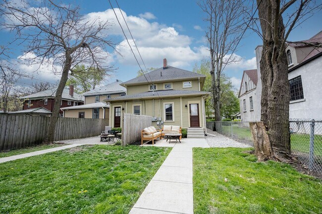 Building Photo - 721-721 Woodruff Pl E Dr