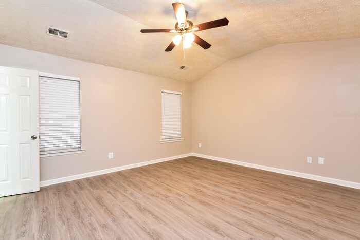 Building Photo - 5866 Homestead Cir