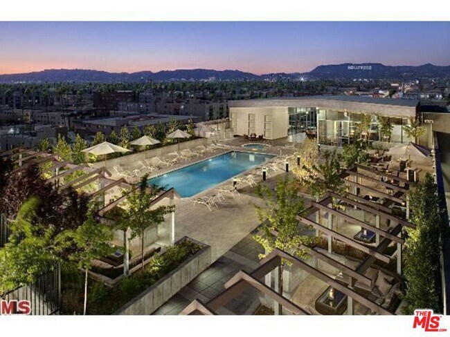 Building Photo - 3785 Wilshire Blvd