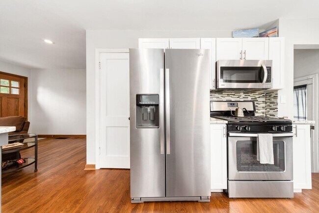 Building Photo - 230 E Royal Forest Blvd