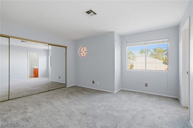 Building Photo - 2001 Madagascar Ln