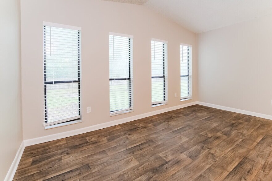 Building Photo - 6911 Coleus Ct