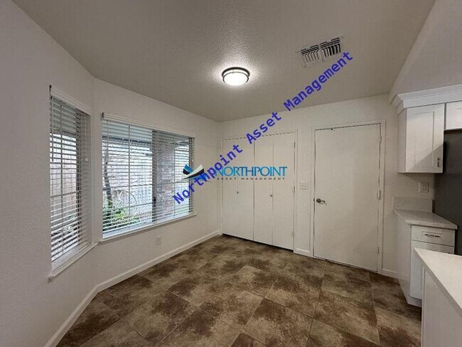 Building Photo - Remodeled 3BD/2BA Gem in Vintage Park