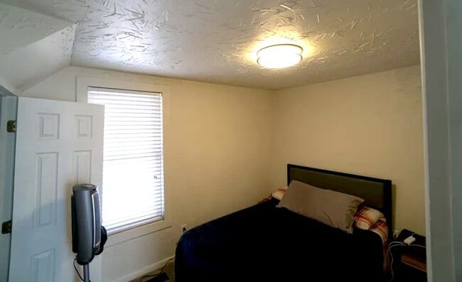 Building Photo - El Paso St (519 S)