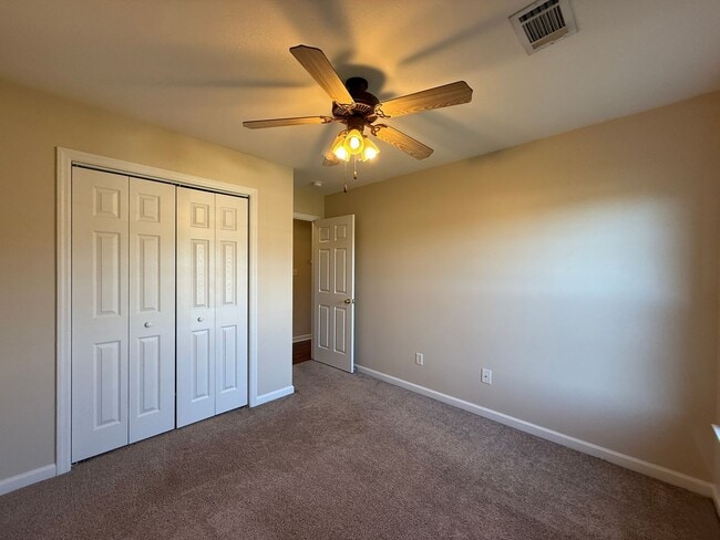 Building Photo - Spacious 3 BR/2BA Home + Formal Dining Roo...