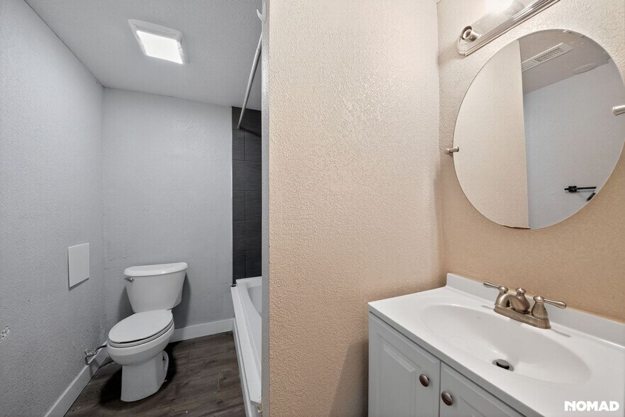 Building Photo - 4331 W 82nd Ave