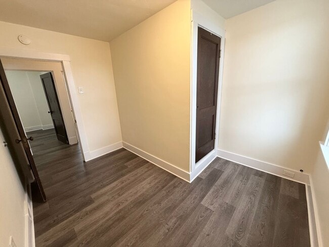 Building Photo - Updated 3BR 1 bath house with off street p...