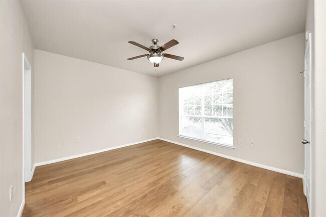 Building Photo - 9200 Westheimer Rd